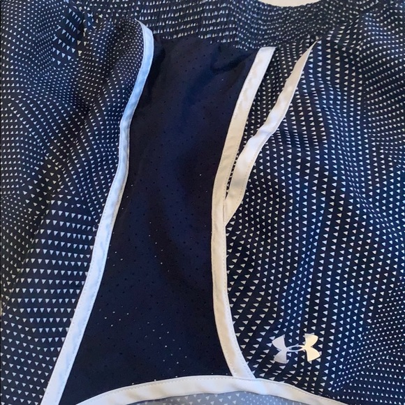 UA Shorts 🏃🏼♀️ - Picture 5 of 5